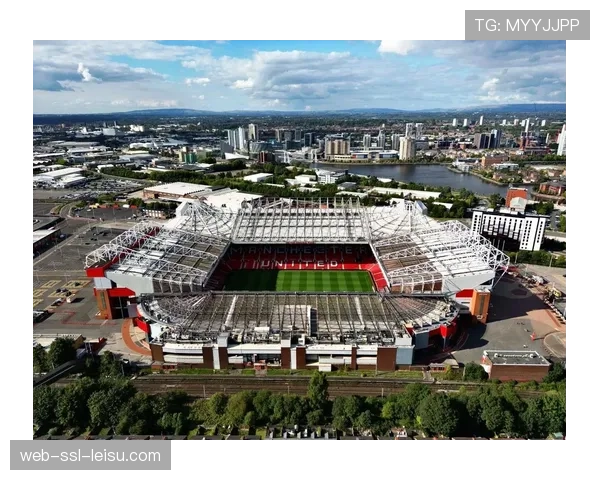 老特拉福德球场翻新计划遇阻，曼联比赛日收入面临短期下滑风险